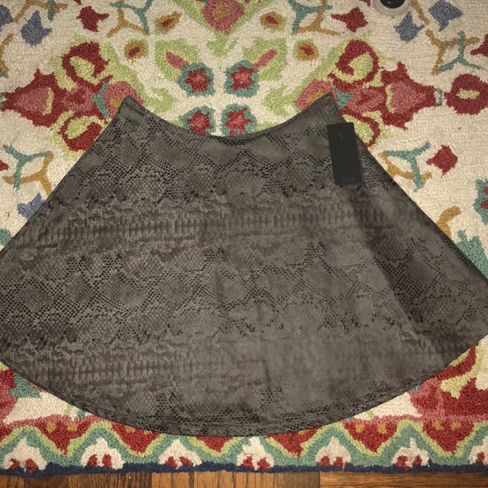 NWT Guess Snakeskin Circle Skirt - Picture 1 of 3